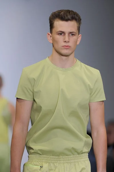 Look 17